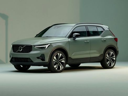 Used 2024 Volvo XC40 B5 Plus w/ Protection Package Premier AWD/4WD image 1