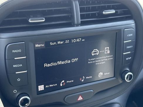 Used 2025 Kia Soul LX FWD image 18