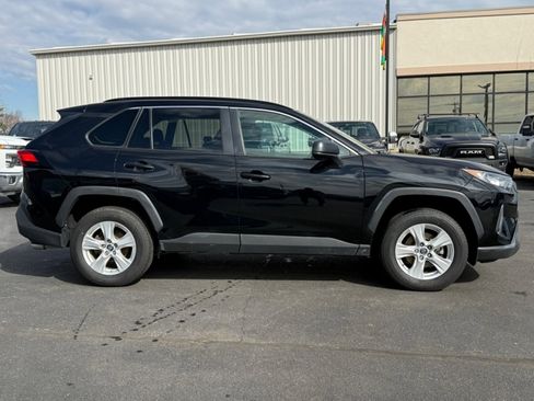 Used 2021 Toyota RAV4 LE image 9