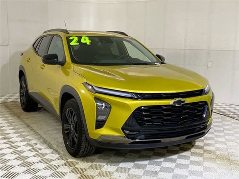 Used 2024 Chevrolet Trax ACTIV w/ Sunroof Package image 1