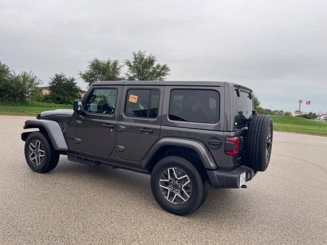 Used 2026 Jeep Wrangler Unlimited Sahara AWD/4WD image 4