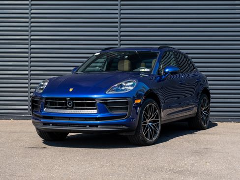 Certified 2026 Porsche Macan image 1