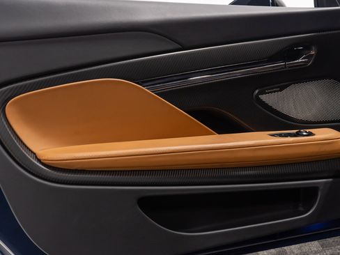 Used 2024 Aston Martin DB12 Convertible image 36