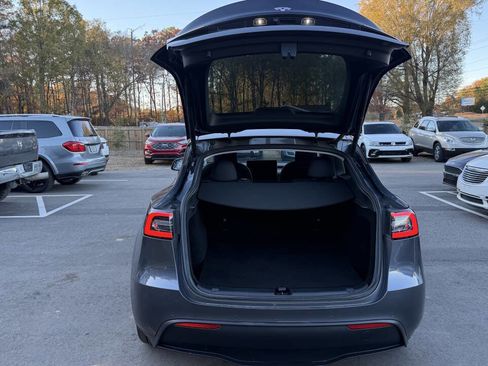 Used 2022 Tesla Model Y Long Range image 7