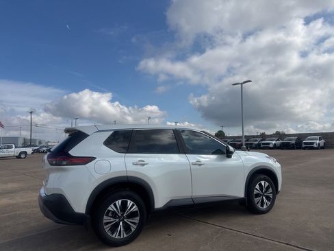 Certified 2023 Nissan Rogue SV FWD image 18