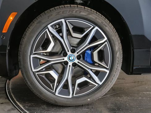 Used 2025 BMW iX xDrive50 w/ Premium Package AWD/4WD image 10