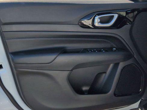 New 2026 Jeep Compass Latitude image 13