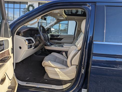 Used 2020 Lincoln Navigator L Reserve w/ Equipment Group 201A Reserve image 3