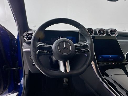 Used 2025 Mercedes-Benz GLC 300 4MATIC image 12