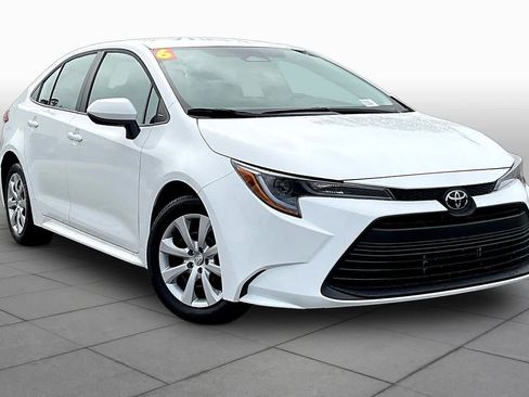 Used 2026 Toyota Corolla LE FWD image 3