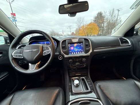 Used 2017 Chrysler 300 Limited image 16