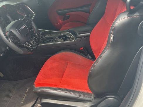 Used 2017 Dodge Challenger R/T Scat Pack RWD image 9