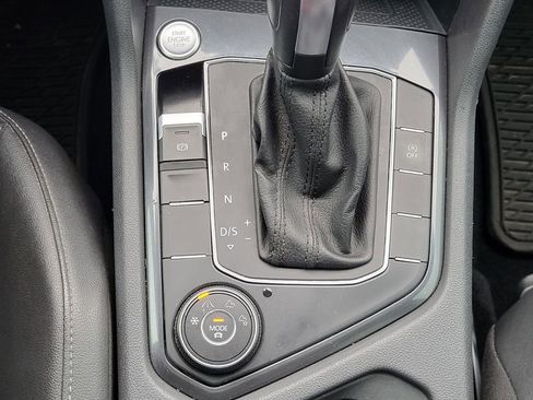 Used 2020 Volkswagen Tiguan SE w/ Panoramic Sunroof Package image 20