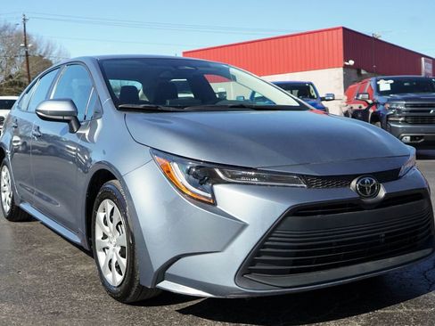 Used 2025 Toyota Corolla LE image 35