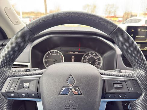 Used 2025 Mitsubishi Outlander ES image 21