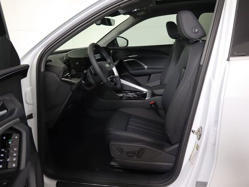 Used 2025 Audi Q5 Premium w/ Convenience Package image 21