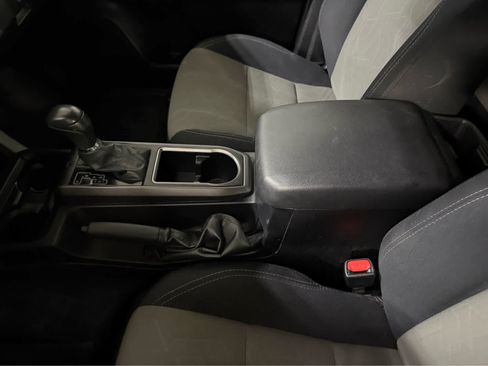 Used 2022 Toyota Tacoma TRD Off-Road w/ Technology Package AWD/4WD image 21