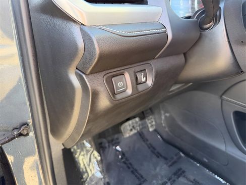 Used 2020 GMC Acadia SLE image 19