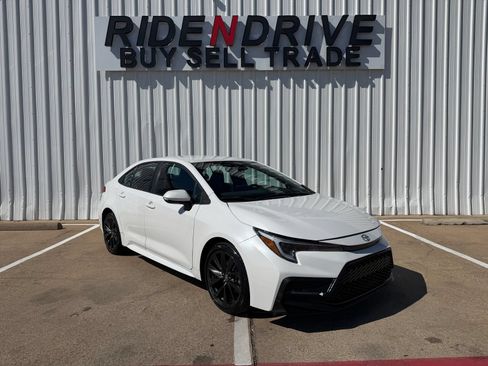 Used 2023 Toyota Corolla SE FWD image 9