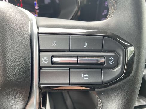 Used 2023 Chevrolet Colorado LT w/ LT Convenience Package II AWD/4WD image 24