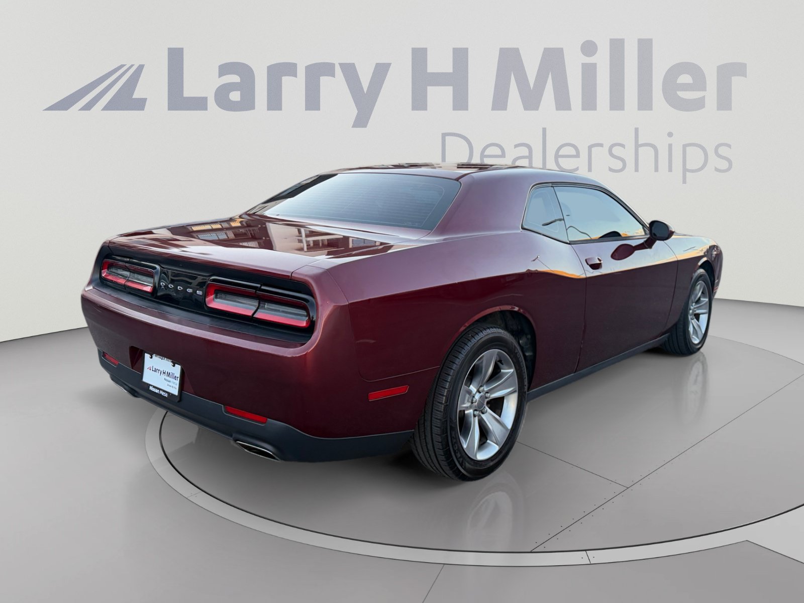 Used 2017 Dodge Challenger SXT RWD image 5