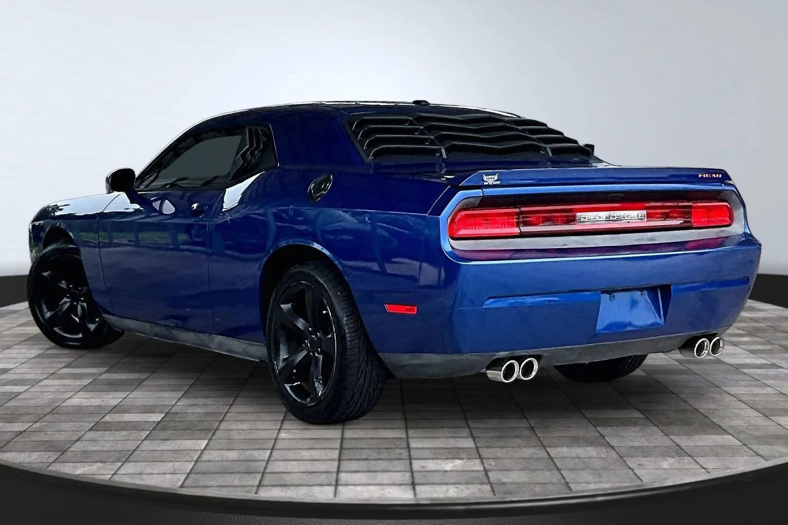 Used 2012 Dodge Challenger R/T RWD image 4