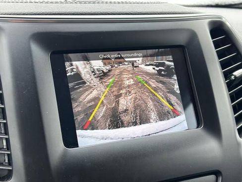 Used 2020 Jeep Cherokee Latitude Plus image 24