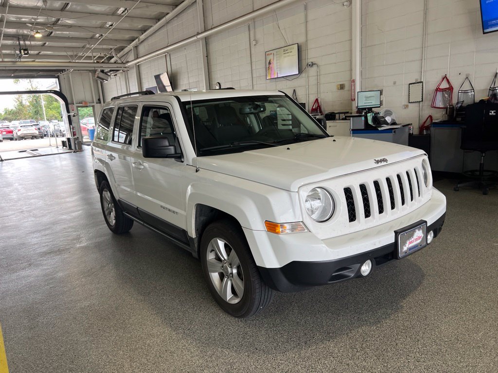 Used 2017 Jeep Patriot Latitude AWD/4WD image 2