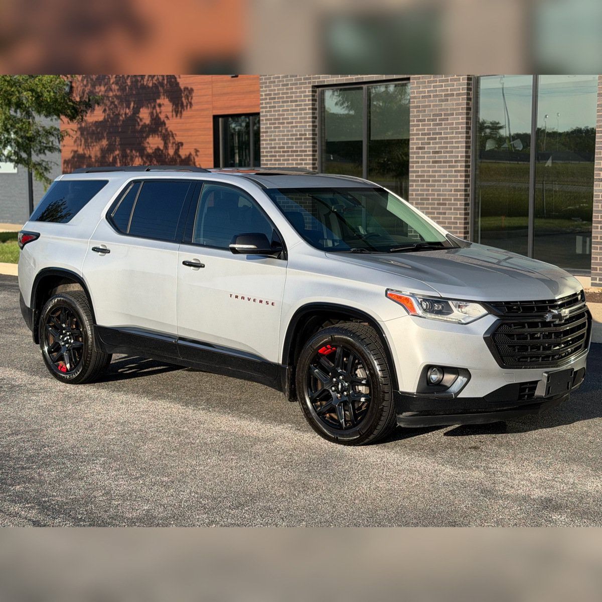 Used 2019 Chevrolet Traverse Premier w/ Redline Edition AWD/4WD image 1