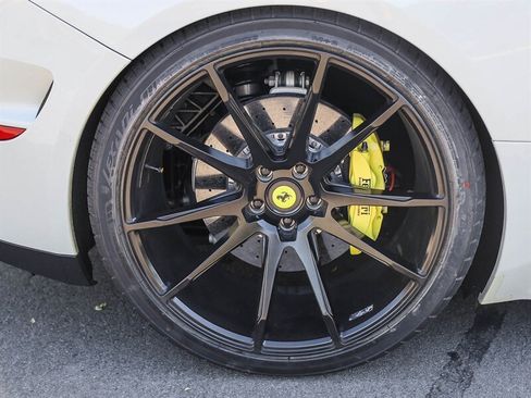 Used 2015 Ferrari California T RWD image 11