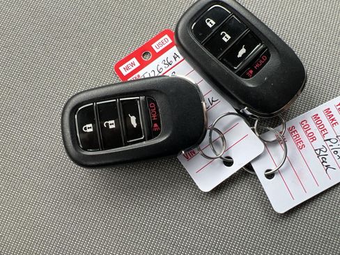 Used 2023 Honda Pilot LX image 9