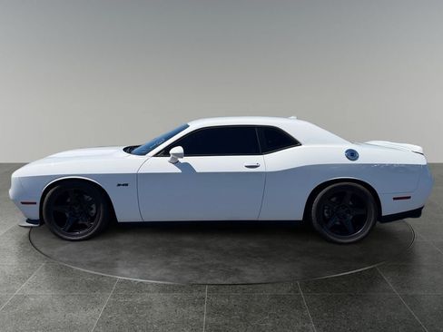 Used 2022 Dodge Challenger R/T RWD image 5