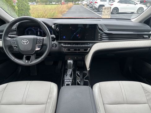 Used 2025 Toyota Camry XLE image 30