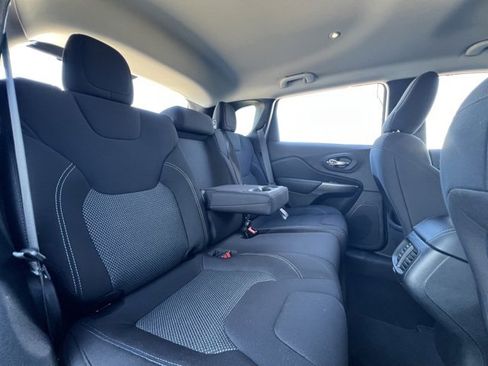 Used 2021 Jeep Cherokee Latitude image 30