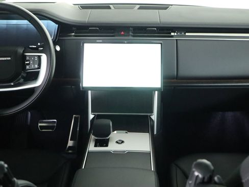 New 2026 Land Rover Range Rover SE image 15