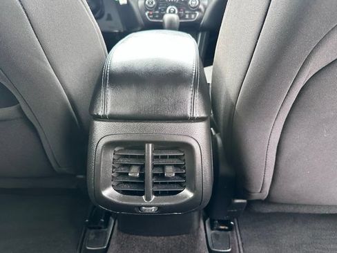 Used 2019 Jeep Cherokee Latitude w/ Popular Appearance Group FWD image 32