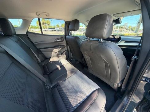Used 2025 Chevrolet Trax LT FWD image 17