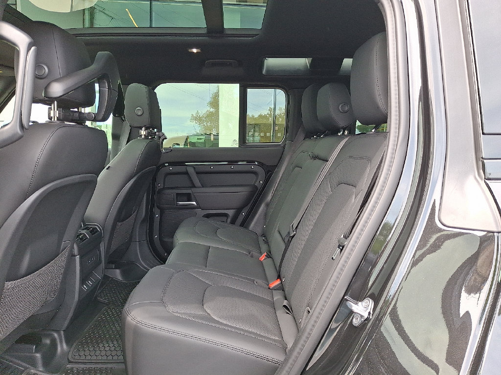 New 2026 Land Rover Defender 110 X-Dynamic SE AWD/4WD image 6