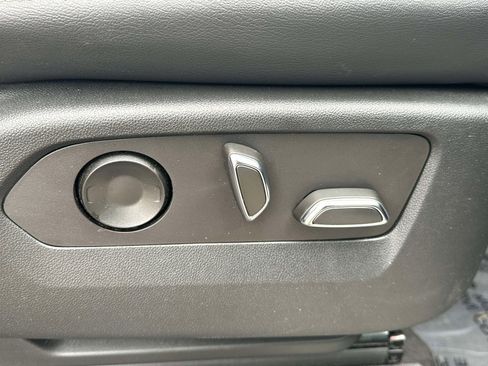 Used 2022 Cadillac Escalade Premium Luxury w/ LPO, Illumination Package image 28