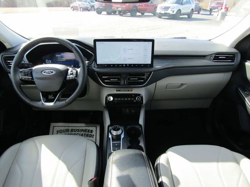 Used 2025 Ford Escape Platinum w/ Premium Technology Package AWD/4WD image 15