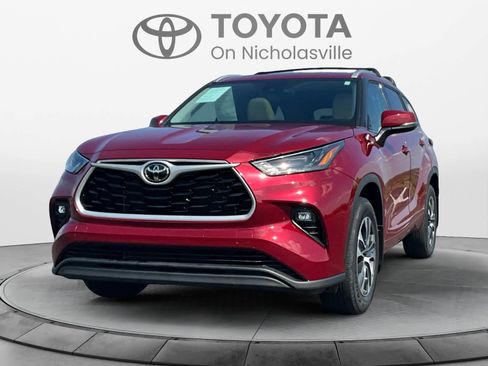 Used 2022 Toyota Highlander XLE image 1