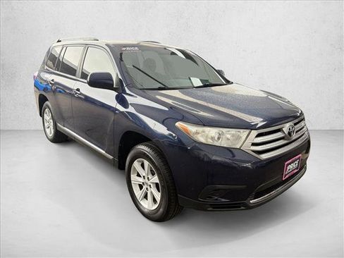Used 2013 Toyota Highlander FWD w/ Cold Weather Pkg image 5