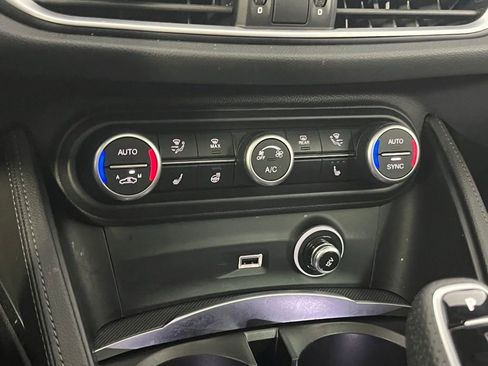 Used 2023 Alfa Romeo Stelvio Veloce image 24