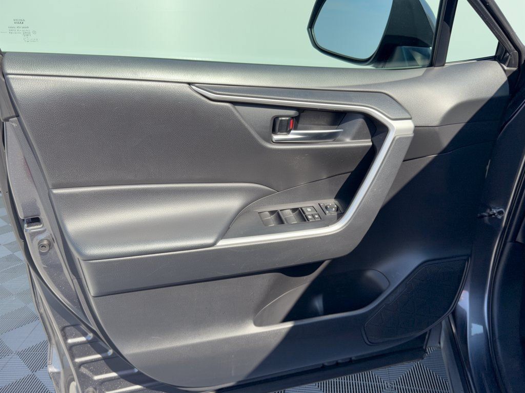 Used 2021 Toyota RAV4 XLE FWD image 14