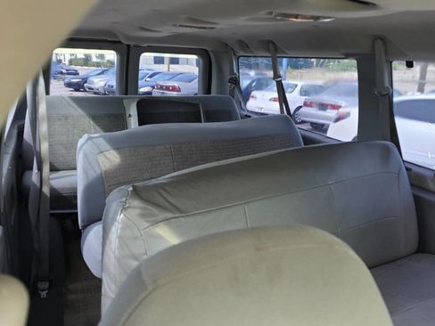 Used 2005 Ford E-350 and Econoline 350 Chateau RWD image 10