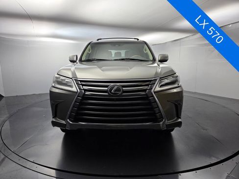 Used 2017 Lexus LX 570 4WD w/ Luxury Package image 5