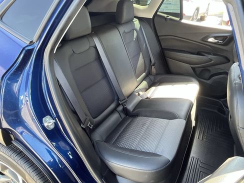 Used 2024 Chevrolet Trax LT w/ LT Convenience Package FWD image 23