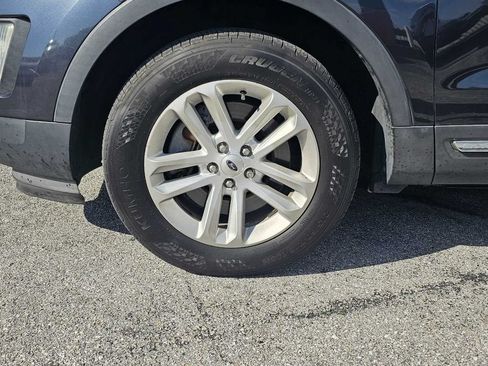 Used 2017 Ford Explorer XLT w/ Equipment Group 202A FWD image 12