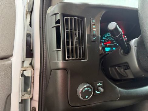 Used 2020 Chevrolet Express 3500 LT w/ LT Preferred Equipment Group RWD image 16