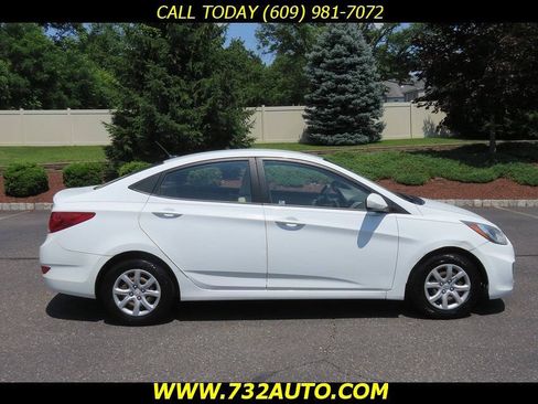 Used 2012 Hyundai Accent GLS FWD image 4